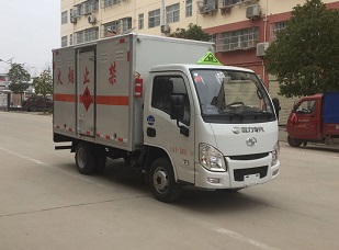 程力威牌CLW5030XRQSH6型易燃?xì)怏w廂式運(yùn)輸車