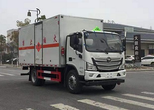 程力威牌CLW5120XRYB6型易燃液體廂式運(yùn)輸車(chē)