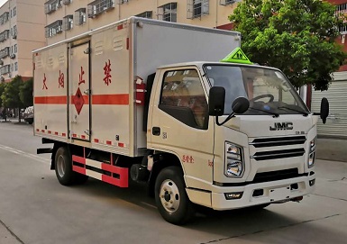 程力威牌CLW5041XRYJ6型易燃液體廂式運(yùn)輸車(chē)