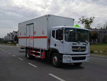 程力威牌CLW5180XRYE6型易燃液體廂式運(yùn)輸車(chē)