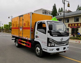 程力威牌CLW5040XZWE6型雜項危險物品廂式運輸車